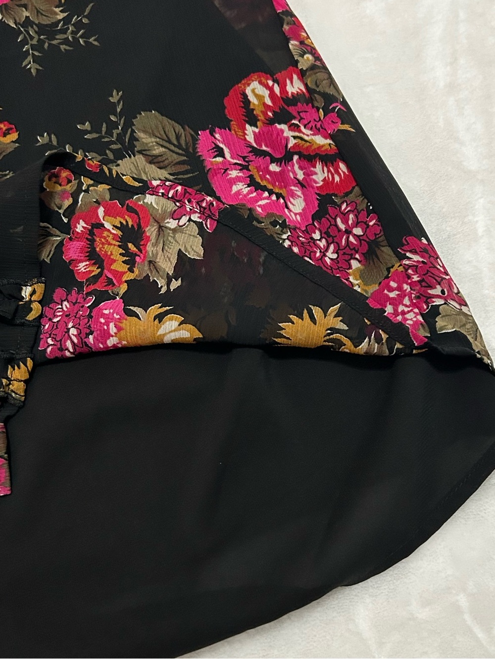 Koret Woman Plus Size 20W Black Floral Ruffle Button Front Blouse Top - Picture 7 of 10